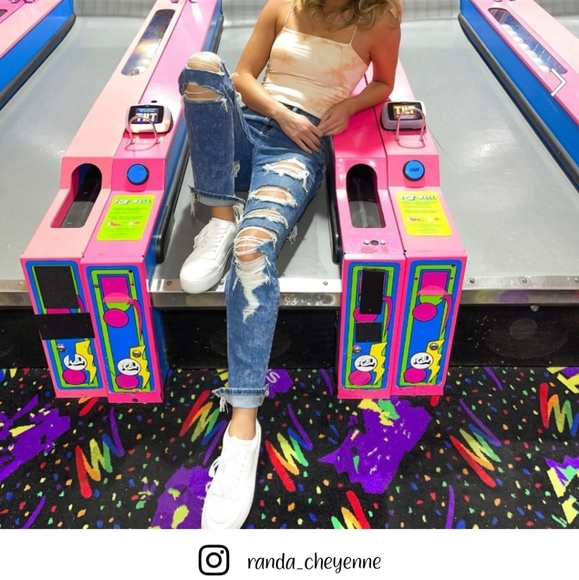 AE Destroyed Mom Jean - Picture 6 of 12